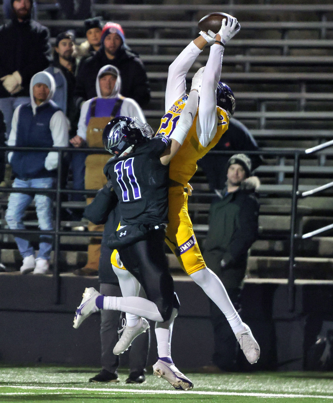 JVG_211213_UWFB07